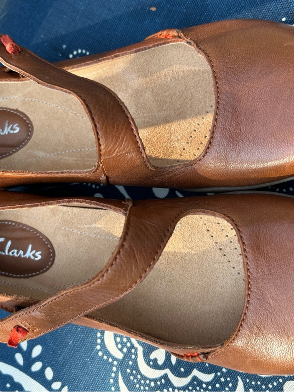 Clarks Women's Brown Leather Strap Flats - Picture 3 of 4